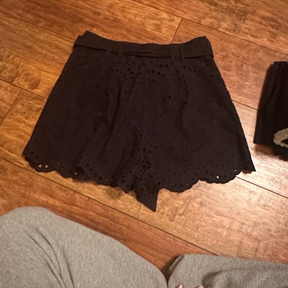 7 For All Mankind Black Lace Shorts - Picture 4 of 5